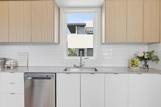 Guerin Villas in Studio City, CA - Building Photo - Building Photo