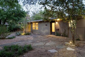2301 Westway Cir in Austin, TX - Building Photo - Building Photo