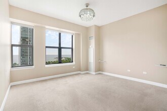 41 E 8th St, Unit 2702 in Chicago, IL - Foto de edificio - Building Photo