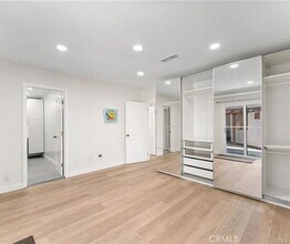 5123 Noble Ave in Los Angeles, CA - Building Photo - Building Photo