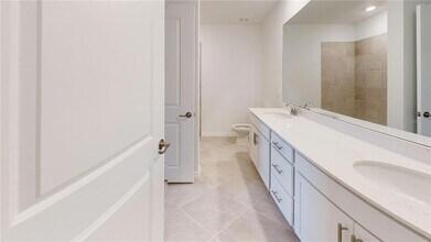 17595 Opal Sand Dr, Unit 201 in Venice, FL - Building Photo - Building Photo