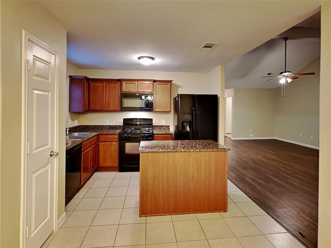 10292 Stone Gate Dr in Conroe, TX - Building Photo - Building Photo