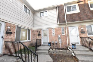 1323 Laurel Valley Dr in Waterford Township, MI - Building Photo