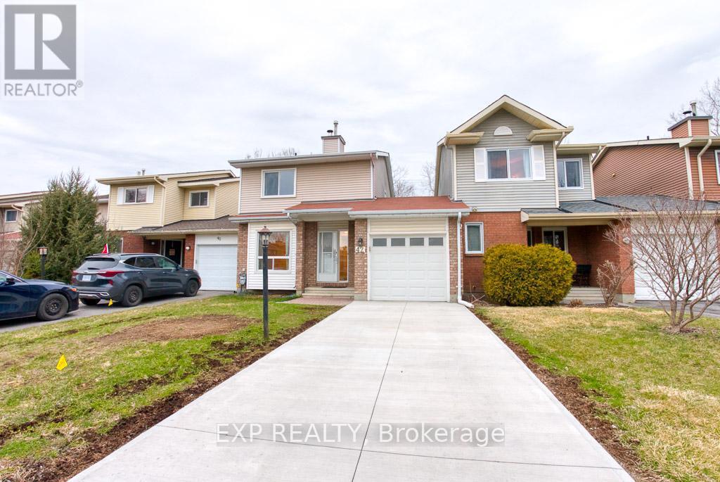 42 FAIR OAKS Crescent in Ottawa, ON - Building Photo