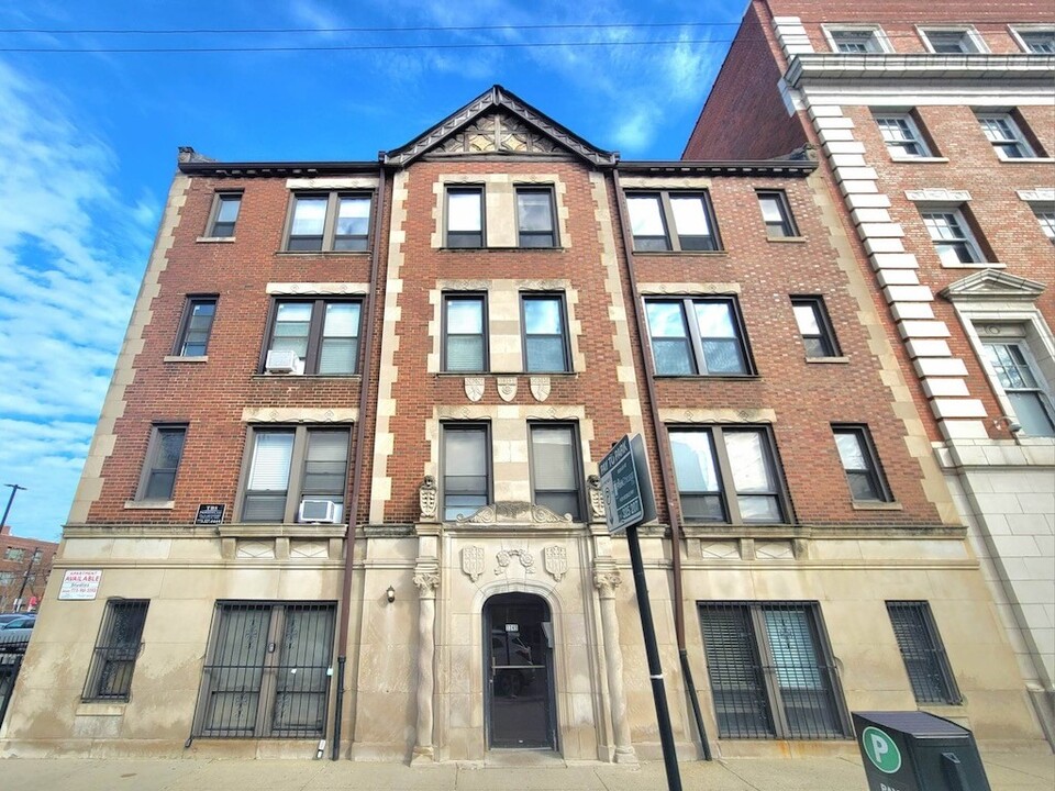 3345 N Marshfield Ave in Chicago, IL - Building Photo