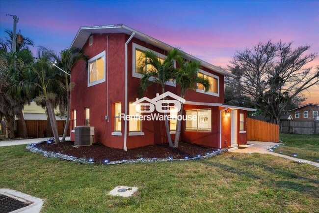 13100 Boca Ciega Ave in Madeira Beach, FL - Foto de edificio - Building Photo