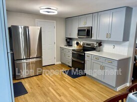 128 Thurston St in East Providence, RI - Building Photo