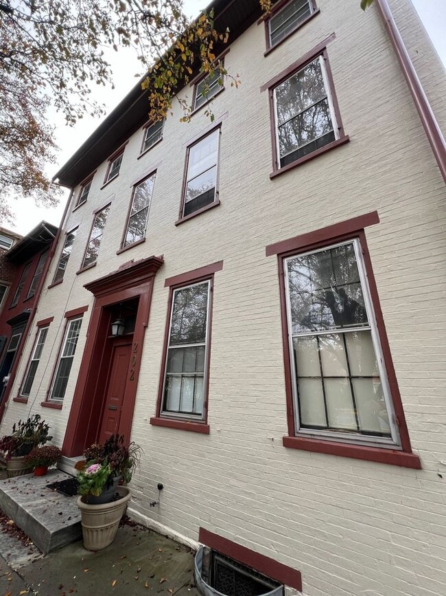 202 E Main St in Mount Joy, PA - Building Photo - Building Photo