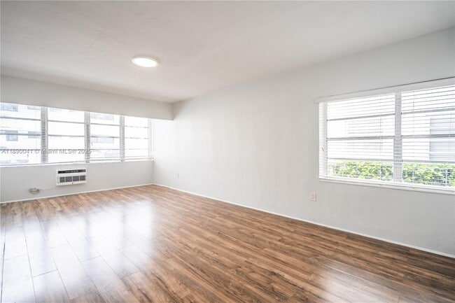 8315 Byron Ave in Miami Beach, FL - Building Photo - Building Photo