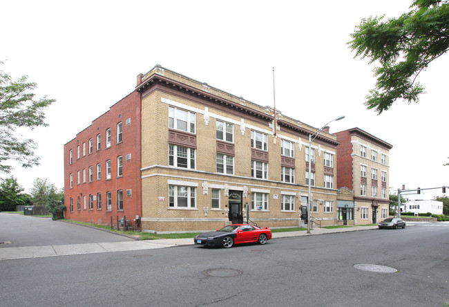 Hart Gardens in New Britain, CT - Building Photo - Building Photo