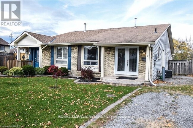 property at 7 Dianne Dr