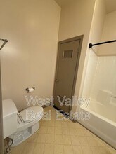 522 Center St in Taft, CA - Foto de edificio - Building Photo