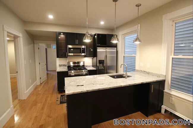 125 Princeton St in Boston, MA - Building Photo - Building Photo