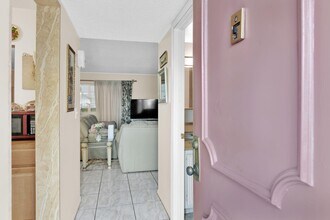 711 Lori Dr in Palm Springs, FL - Building Photo - Building Photo