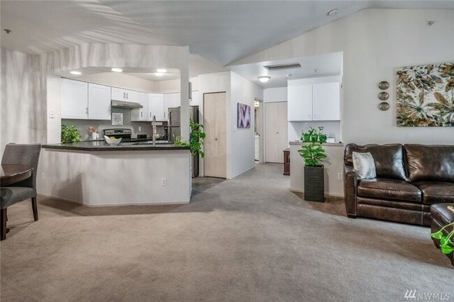 15300 112th Ave NE in Bothell, WA - Foto de edificio - Building Photo