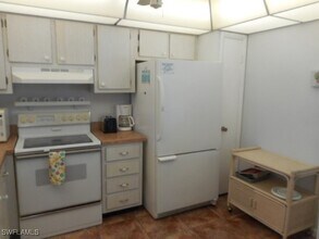 1086 Forest Lakes Dr in Naples, FL - Building Photo - Building Photo