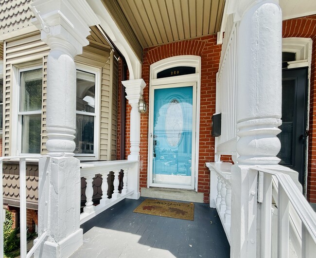 258 Broad St in Bridgeport, CT - Building Photo - Building Photo