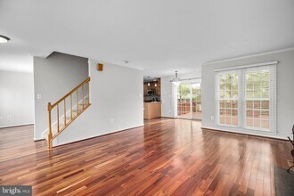 99 Spring Lake Dr in Stafford, VA - Foto de edificio - Building Photo