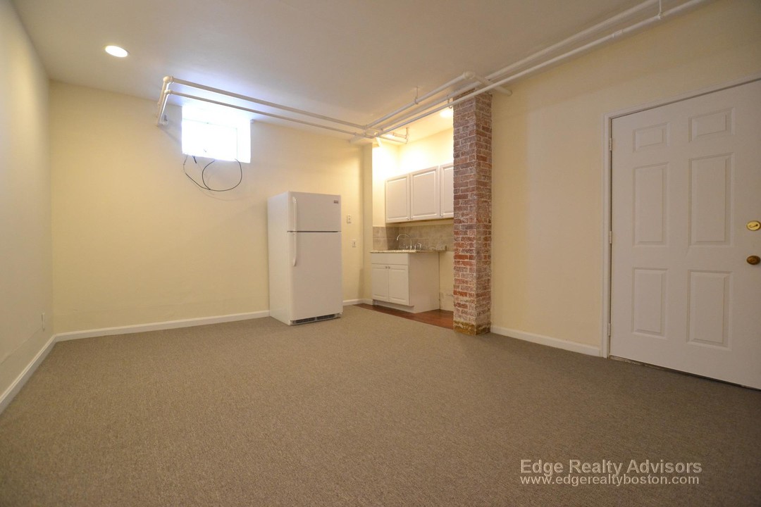 24 Murdock St in Boston, MA - Building Photo