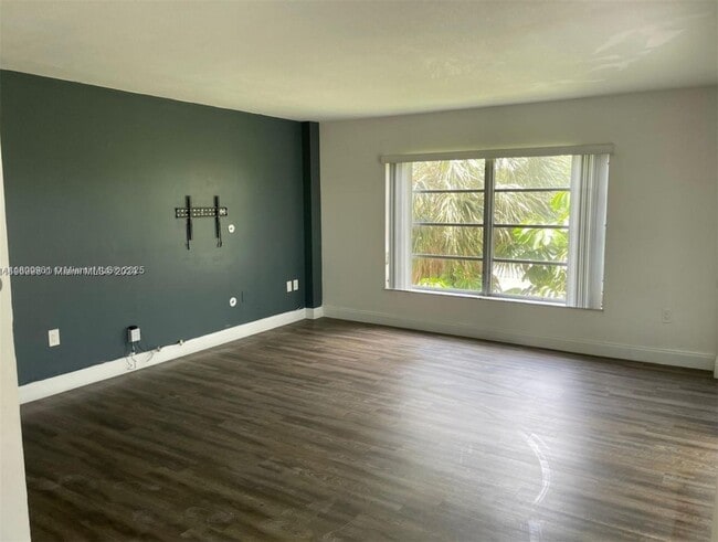 4164 Inverrary Dr, Unit 301 in Lauderhill, FL - Building Photo - Building Photo