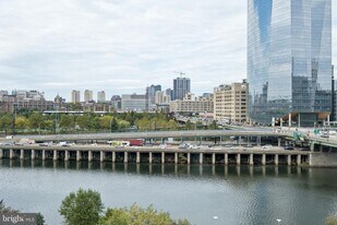 2429 Locust St in Philadelphia, PA - Building Photo