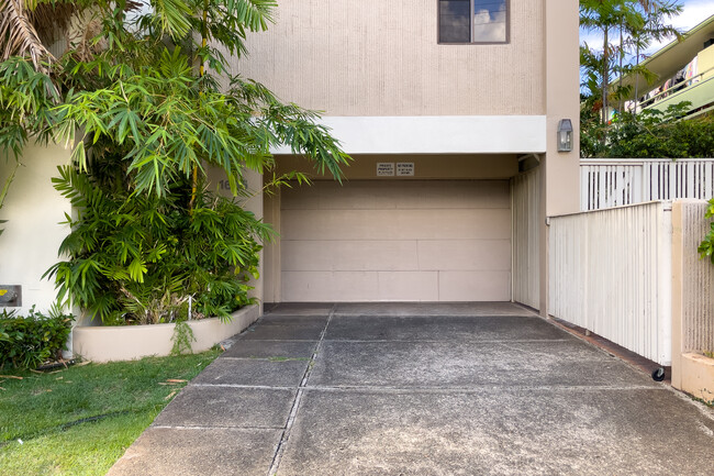 1635 Young St in Honolulu, HI - Foto de edificio - Building Photo