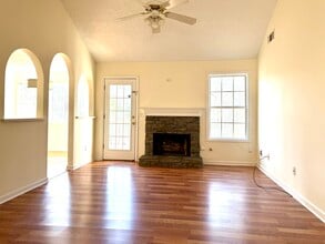 106 Wesley Way in Commerce, GA - Building Photo - Building Photo