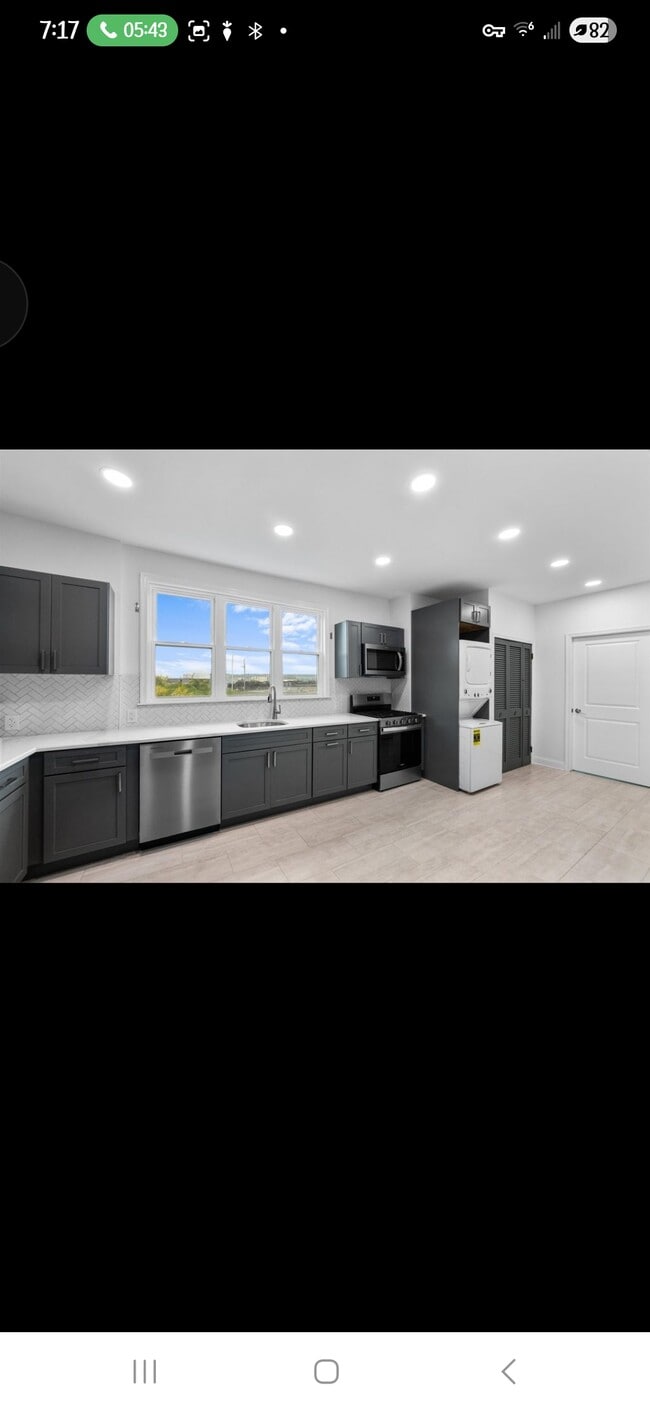 92 E 21st St, Unit Apartment 2 in Bayonne, NJ - Building Photo - Building Photo