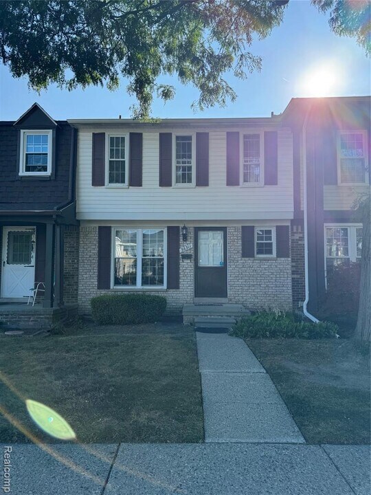 36311 Park Pl Dr in Sterling Heights, MI - Building Photo