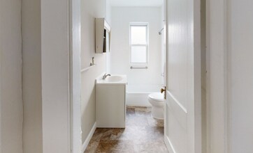 280 McGrath Hwy, Unit 3 in Somerville, MA - Foto de edificio - Building Photo
