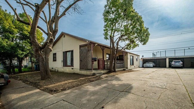 245 Westwood St in Vallejo, CA - Building Photo - Building Photo