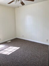 114 Creekside Dr, Unit A in Franklin, KY - Foto de edificio - Building Photo