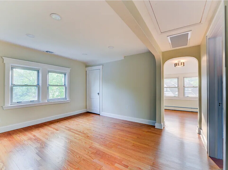 213 4th Ave, Unit Floor #2 in Hawthorne, NJ - Building Photo