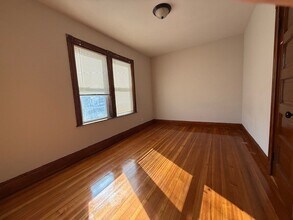 129 Pleasant St, Unit 3 in Boston, MA - Building Photo - Building Photo