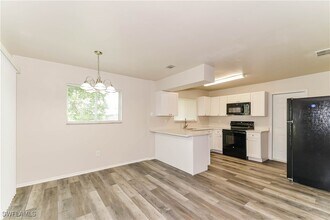 7517 Oxwood St in North Port, FL - Building Photo - Building Photo