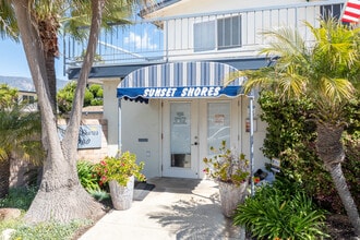 Sunset Shores Coastal Condominiums in Carpinteria, CA - Foto de edificio - Building Photo