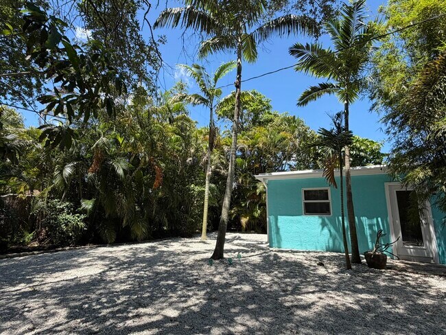 1413 SW 23rd Ave in Fort Lauderdale, FL - Building Photo - Building Photo
