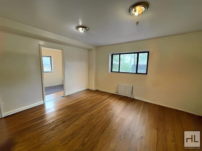 1076 Broadway in Brooklyn, NY - Building Photo - Building Photo
