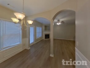 2215 Oakland Downs Way in Lawrenceville, GA - Foto de edificio - Building Photo