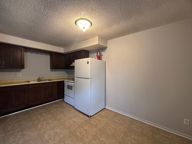 408 W Main St in Westville, IL - Building Photo - Building Photo