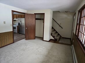 1 Pinardville Heights Rd, Unit B in Manchester, NH - Foto de edificio - Building Photo