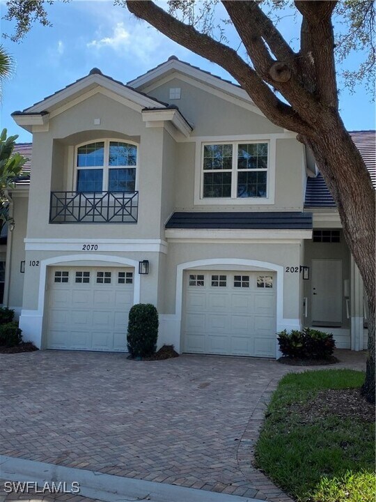 2070 Aberdeen Ln in Naples, FL - Building Photo