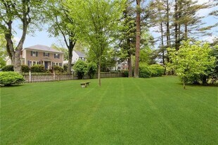45 Ayrault St in Newport, RI - Building Photo