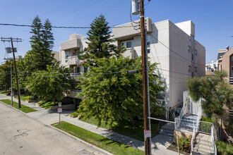 11225 Peachgrove St in North Hollywood, CA - Building Photo - Building Photo