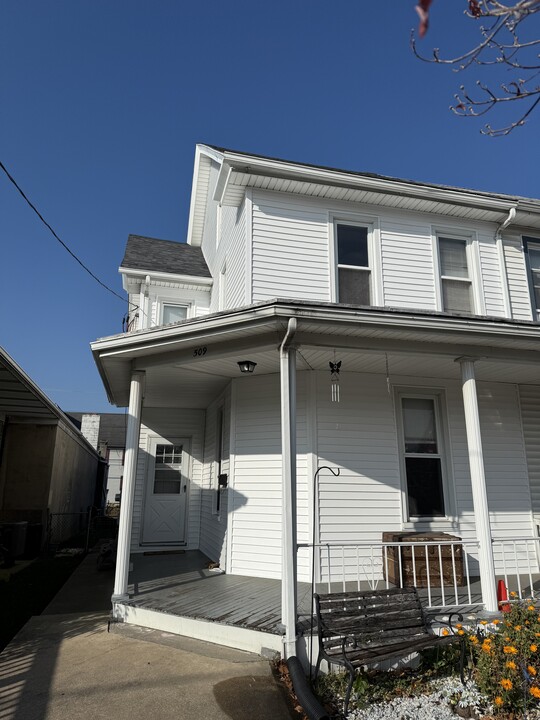 509 E Main St in Palmyra, PA - Foto de edificio