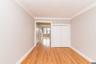 1834 N Humboldt Blvd, Unit 2B in Chicago, IL - Foto de edificio - Building Photo