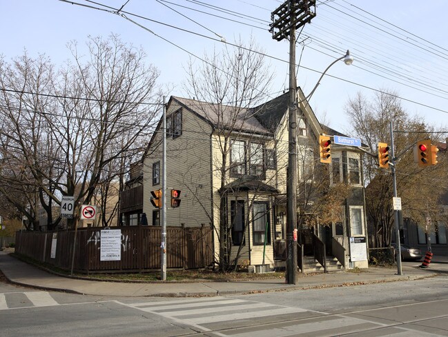 219-221 Bathurst St