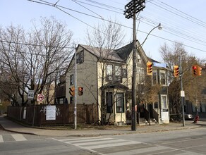 219-221 Bathurst St in Toronto, ON - Building Photo - Primary Photo