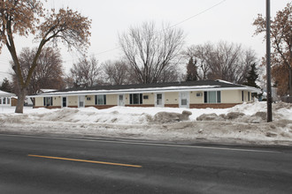 213-219 53rd Ave NE in Fridley, MN - Foto de edificio - Building Photo