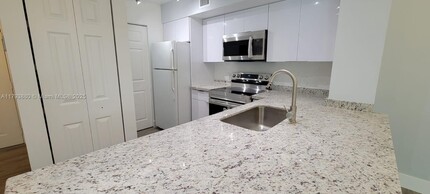 677 SW 111th Ave, Unit #303 in Pembroke Pines, FL - Building Photo - Building Photo